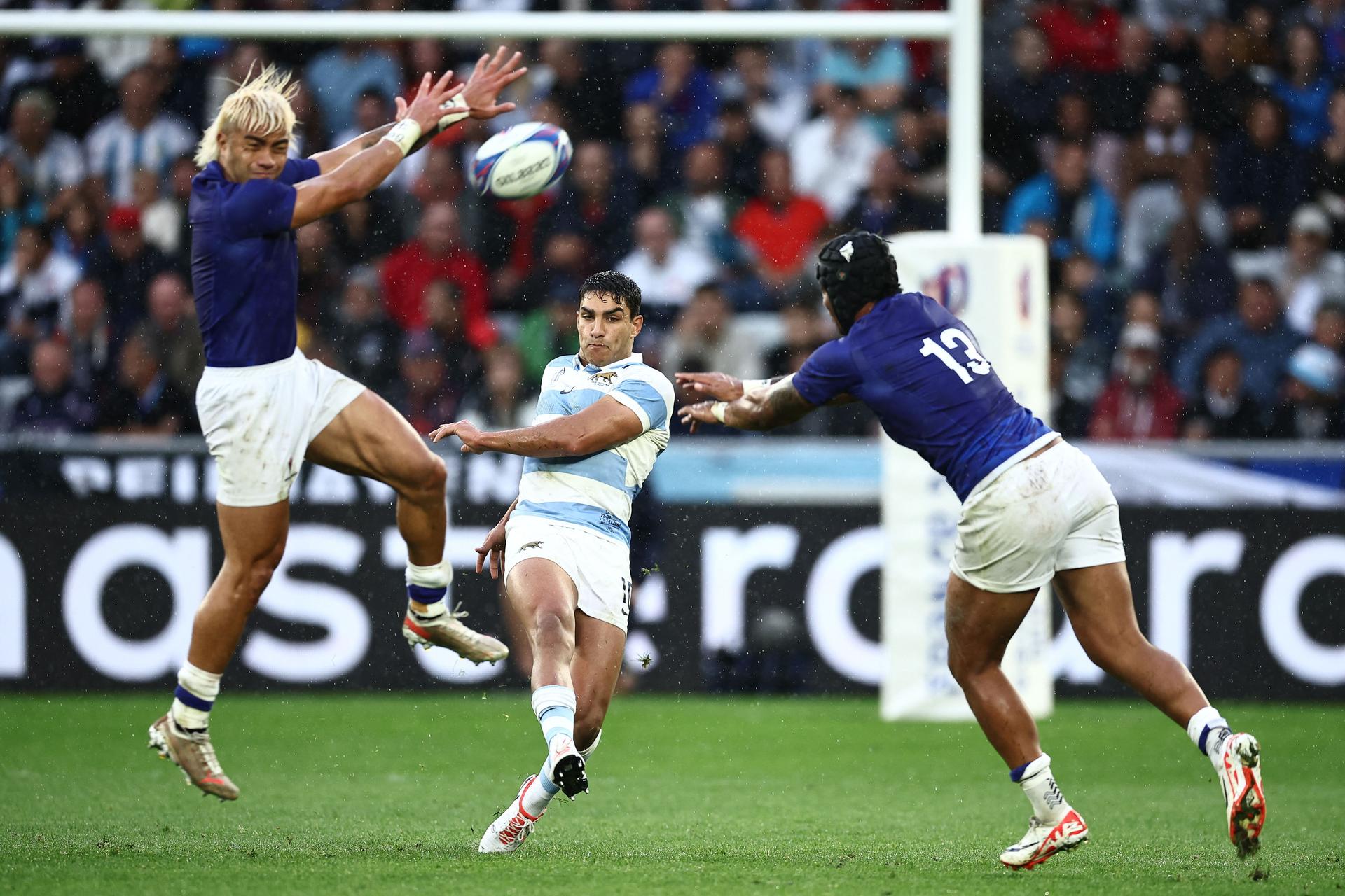 Santiago Carreras kicks the ball