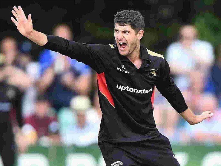 Colin Ackermann Leicestershire Bowling.jpeg