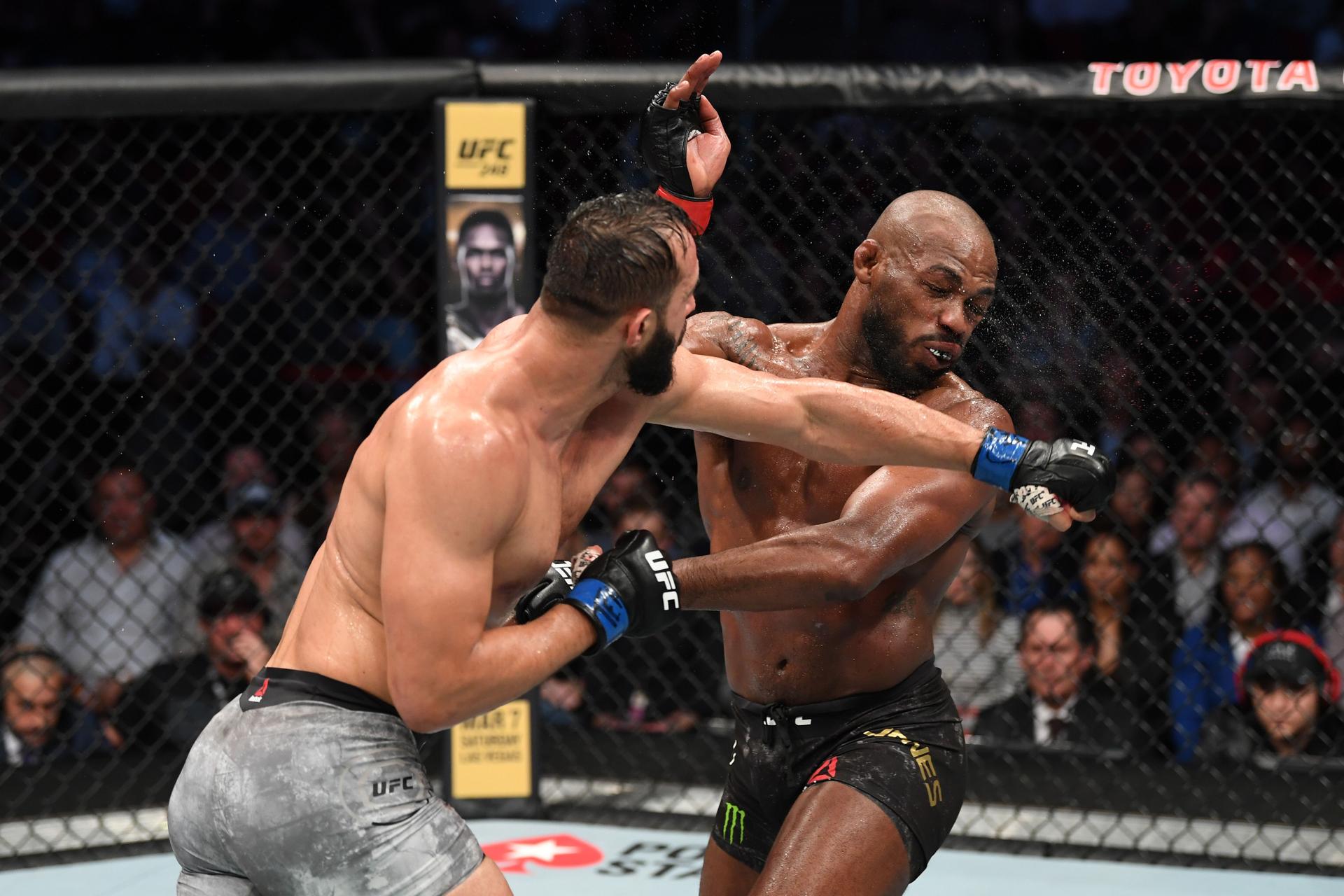 Dominick Reyes punches Jon Jones