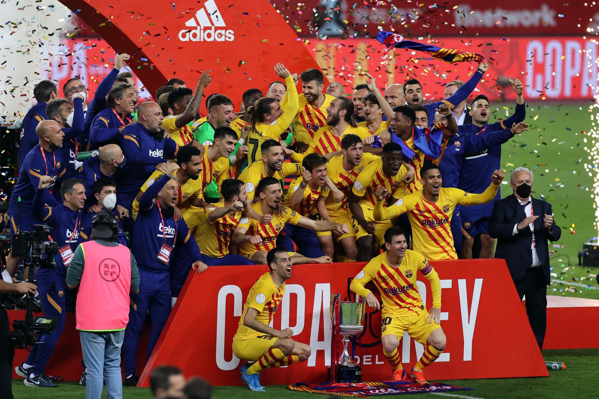 FC Barcelona playets celebrate after winning the Copa Del Rey Final match 