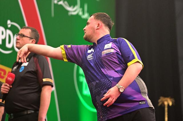 player throwing a dart