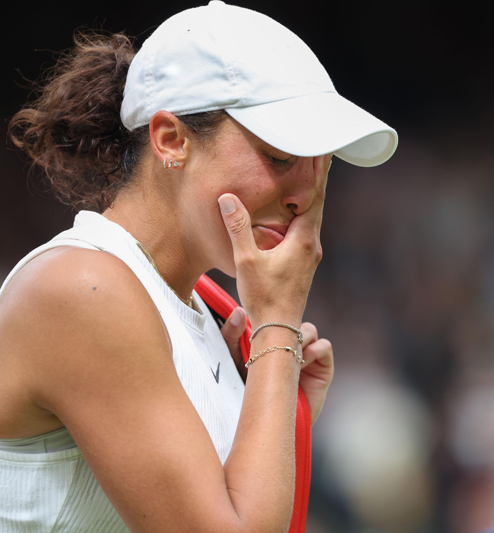 Madison Keys (USA) in tears after retiring injured 