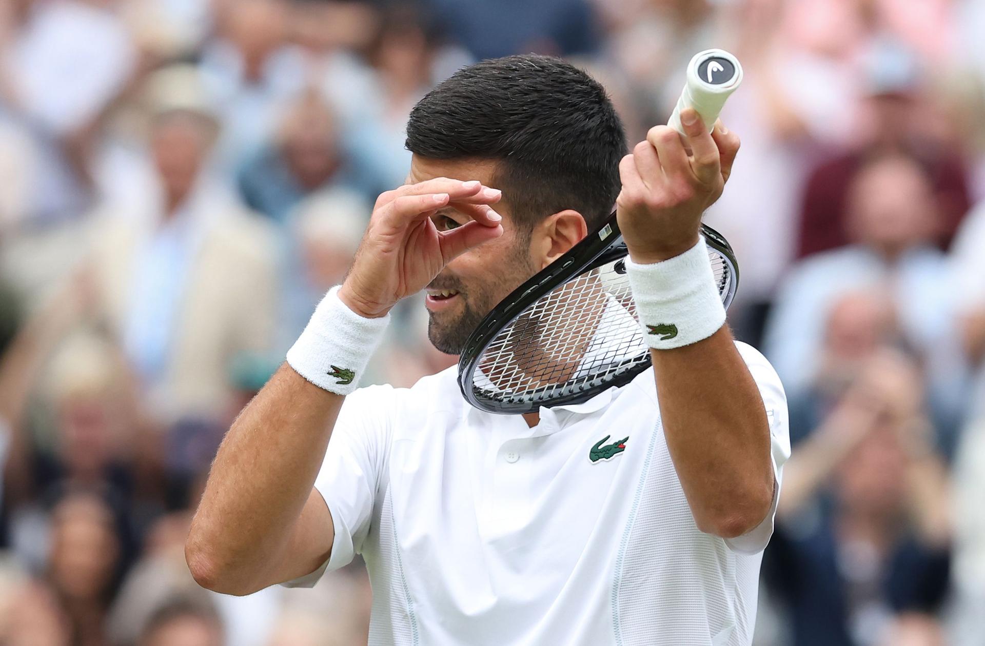 Novak Djokovic (SRB) with his violin celebration 