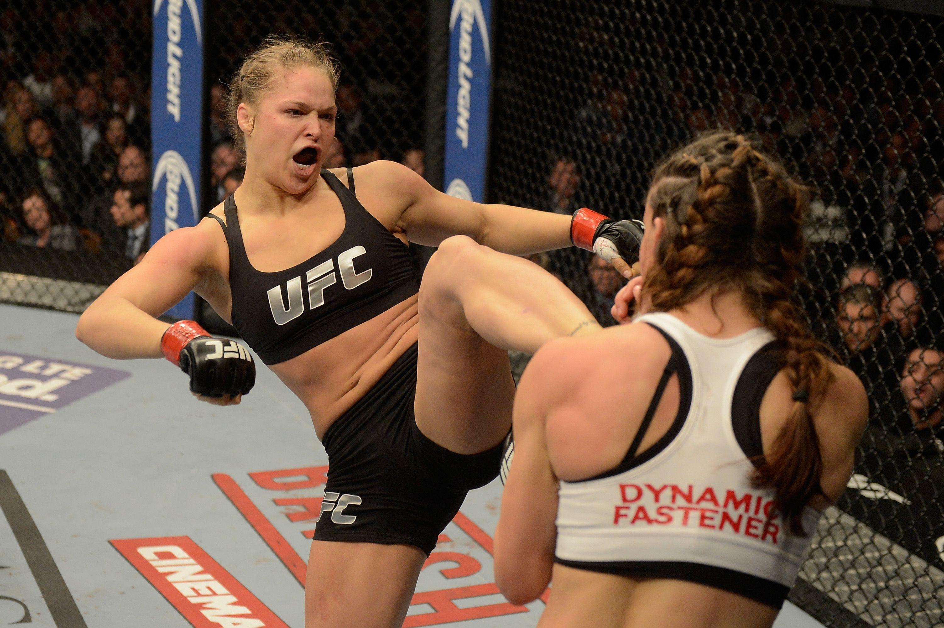 Ronda Rousey kicks Miesha Tate