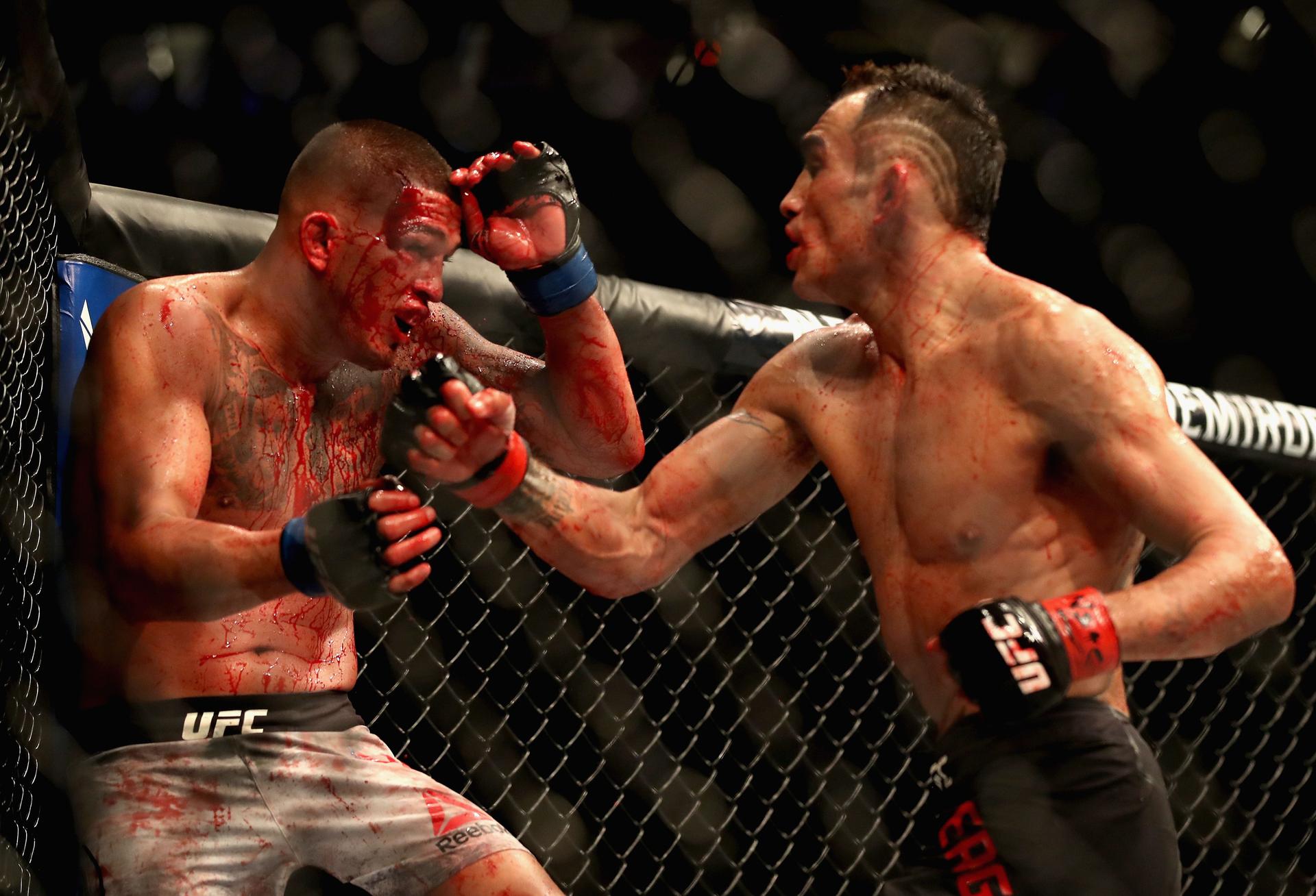 Tony Ferguson punches Anthony Pettis